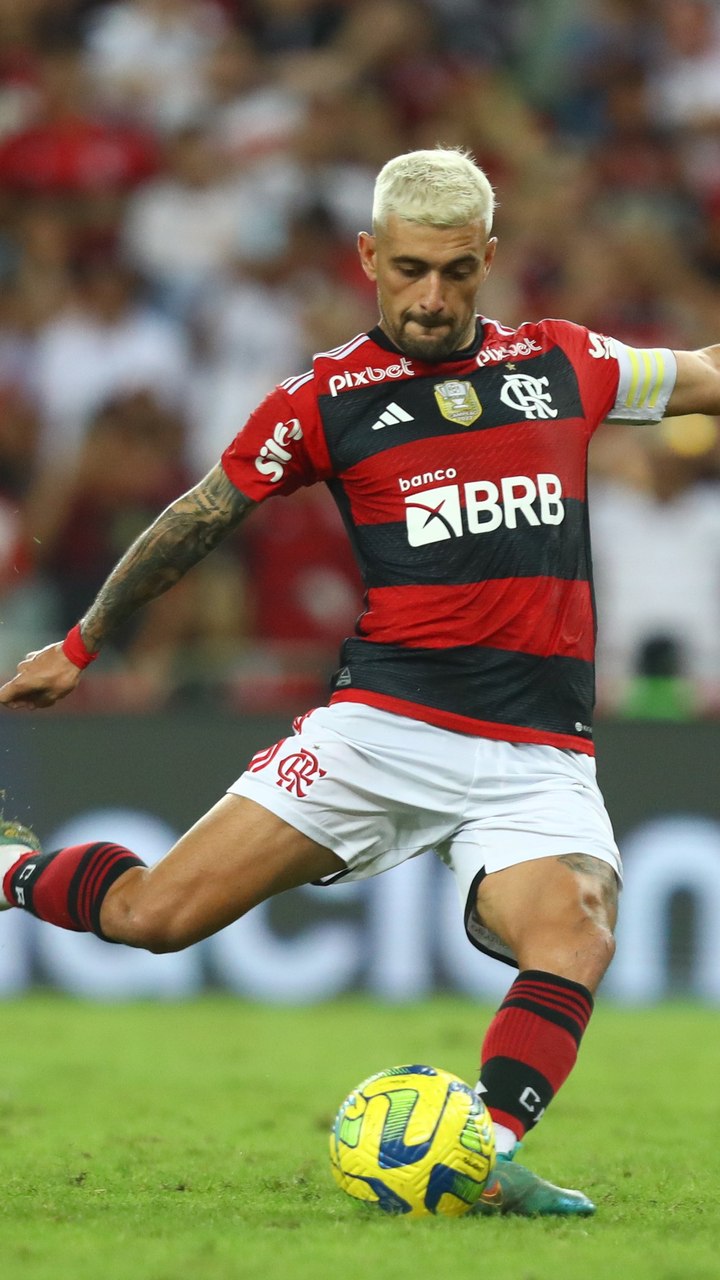 Flamengo iguala Vasco em número de jogadores convocados para Copas