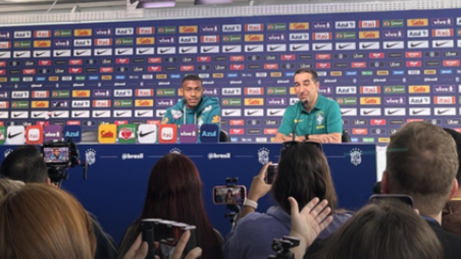 Rayan em entrevista coletiva na Granja Comary Rayan em entrevista coletiva na Granja Comary