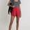 Short Feminino Com Linho e Sobreposição Vermelho | C&A | R$ 89,99. Foto: Divulgação