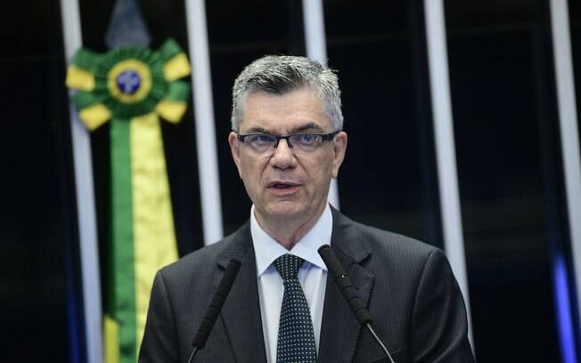 Presidente da Associação Nacional de Jornais (ANJ), Marcelo Rech, discursa no Senado