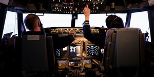 Piloto de avião é profissão a mais desejada; saiba como começar