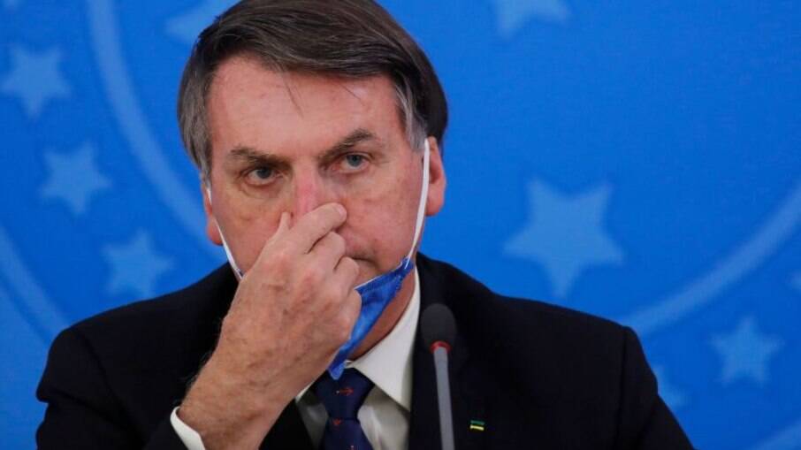 Bolsonaro tirou a máscara após confirmar infecção por novo coronavírus