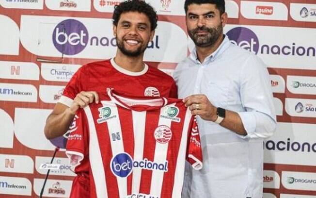 Lateral Victor Ferraz comemora retorno ao Náutico