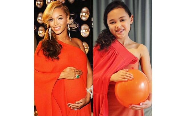 De laranja e esbanjando simpatia, Riley usou um balão para simular a barriga de grávida de Beyoncé 