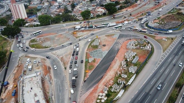 SP%3A%20tr%C3%A1fego%20no%20trevo%20de%20Barueri%20muda%20a%20partir%20de%20segunda%20(29)
