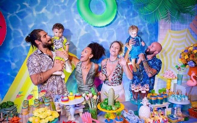 Pool party infantil foi o tema escolhido por Sheron Menezzes e Maíra Charken para comemorar o aniversário dos filhos