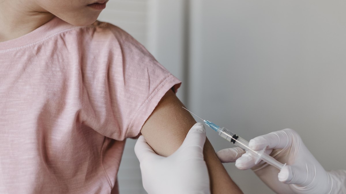 cobertura vacinal da dose da tríplice viral, que protege contra sarampo, caxumba e rubéola, chegou a 98% em 2024