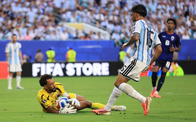 Vozinha em ação pelo Colo-Colo, do Chile Vozinha em ação pelo Colo-Colo, do Chile