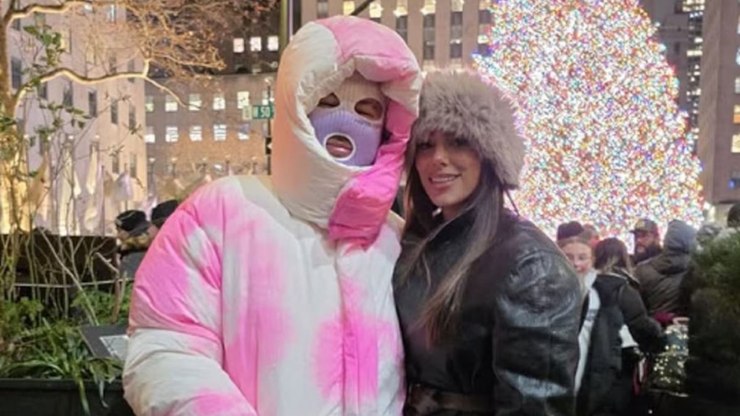 Neymar%20se%20disfar%C3%A7a%20nas%20ruas%20de%20Nova%20York%20para%20%22driblar%22%20f%C3%A3s