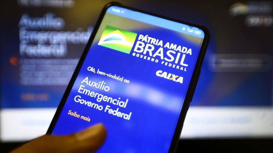 Como saber se o Auxílio Brasil foi aprovado usando o celular