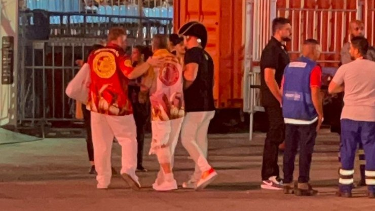 Alegoria da Unidos de Maricá atropela pessoas na Sapucaí