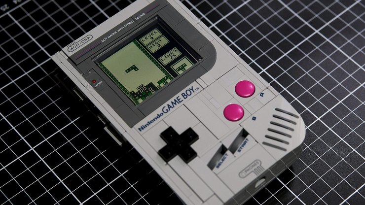 Game
Boy feito de Lego roda jogos originais da Nintendo