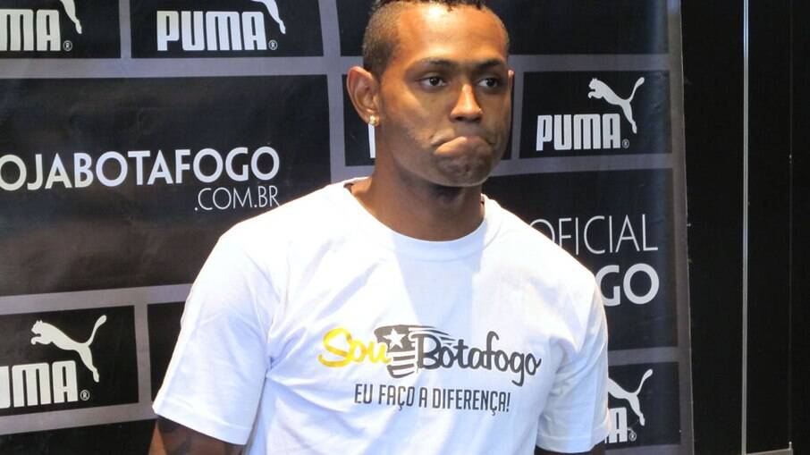 Ex-Botafogo, Jobson vai parar na delegacia por suspeita de ligação com tráfico