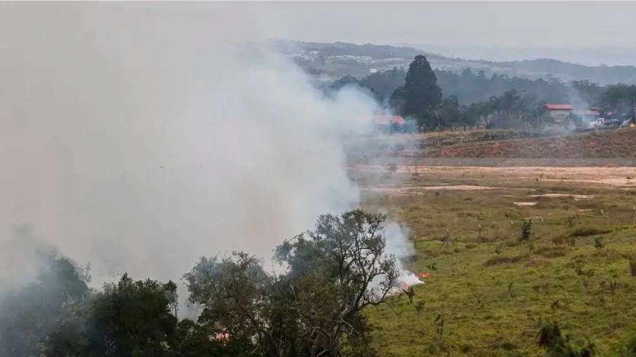 Incêndios chegam a sete municípios de São Paulo neste sábado