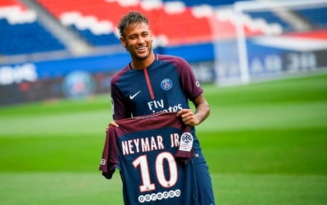 Chegada de Neymar ao PSG completa cinco anos