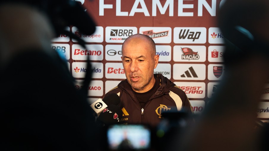Leonardo Jardim dá pistas sobre postura do Flamengo no mercado