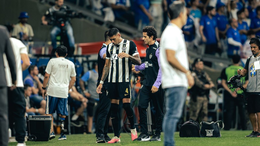 Queda feia tira titular do Atlético Mineiro de ida com Cruzeiro