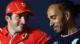 Carlos Sainz assumirá lugar de Hamilton na Mercedes em 2025