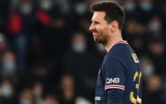 Pênalti de Messi é defendido por robô em evento esportivo