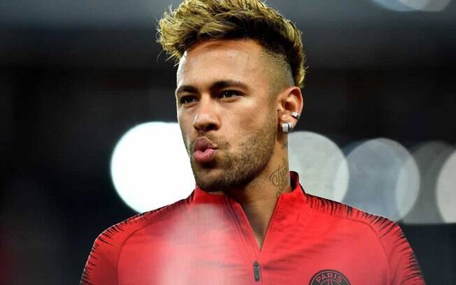 Neymar vai se apresentar ao PSG 
