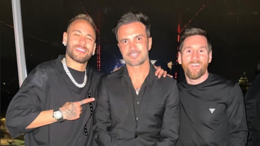 Neymar ao lado de Falcão e Messi