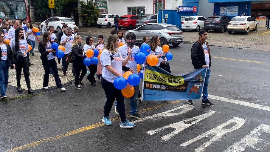 Passeata dos funcionários da Caixa durante a greve