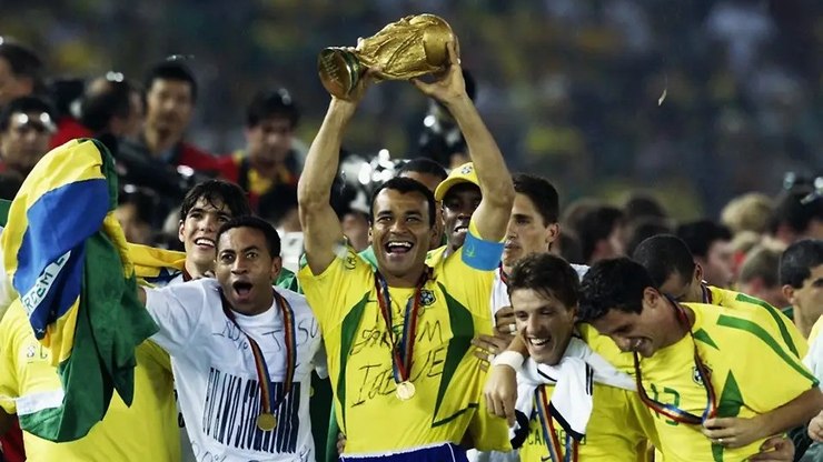 Campeão mundial com a Seleção é internado após sofrer queimaduras