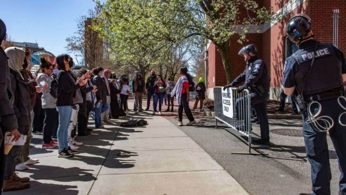 Casa Branca pede protestos pacíficos após centenas de prisões em universidades