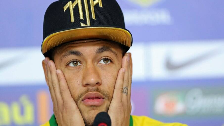 Neymar tímido depois de ser citado no ato alheio