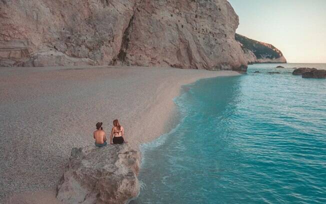 Lucas e Eve tiveram a oportunidade de conhecer diversos destinos paradisíacos da Europa, entre eles a pequena ilha Lefkada, na Grécia Lucas e Eve tiveram a oportunidade de conhecer diversos destinos paradisíacos da Europa, entre eles a pequena ilha Lefkada, na Grécia