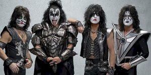 Banda Kiss já lançou cerca de 3 mil produtos; veja