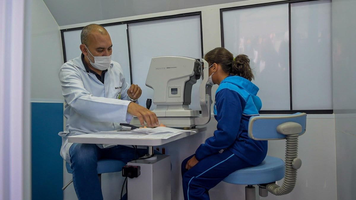 Menina dos olhos: mais de cinco mil óculos prescritos