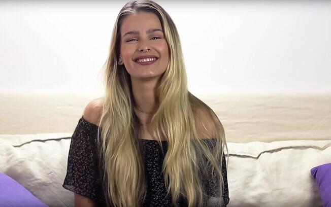Depois de inúmeros pedidos de fãs, a modelo Yasmin Brunet divulgou um vídeo com os cuidados que tem com o cabelo