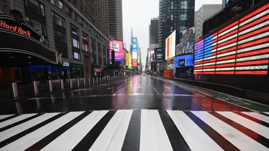 Times Square completamente vazia