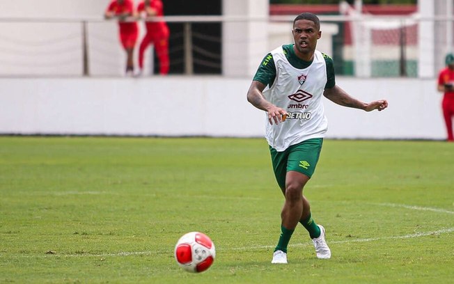 Douglas Costa vai ser relacionado pela primeira vez no Fluminense