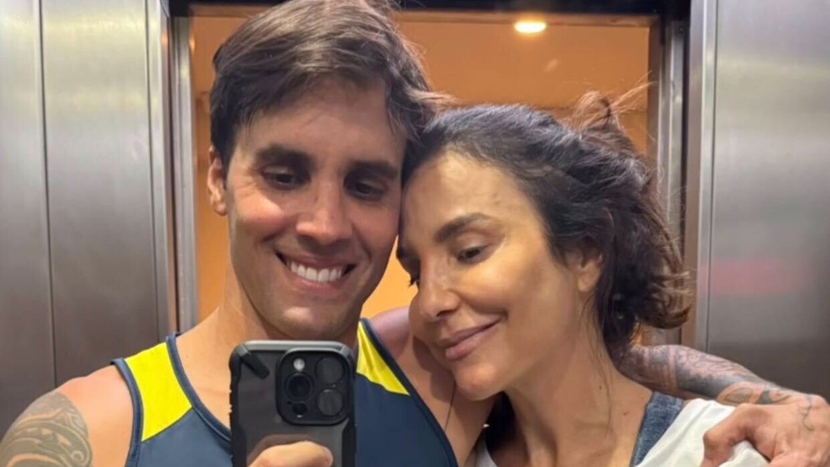 Ivete Sangalo e marido ostentam corpos sarados em fotos no espelho