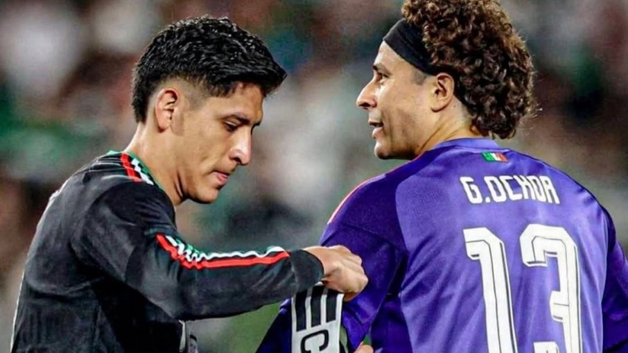 Ochoa recebe a faixa de capitão em amistoso do México Ochoa recebe a faixa de capitão em amistoso do México