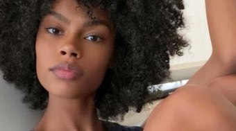 Cabelos crespos não demoram mais para crescer, diz tricologista