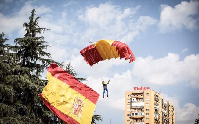 Celebração pelo Dia da Festa Nacional na Espanha ganhou contornos de manifestação contra independência catalã