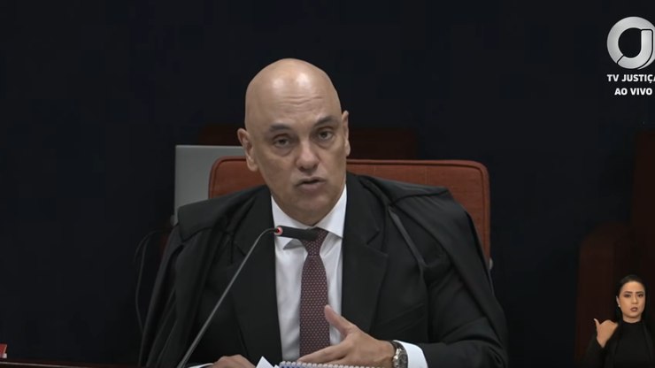 Moraes lembra jogo do Corinthians em julgamento de Bolsonaro