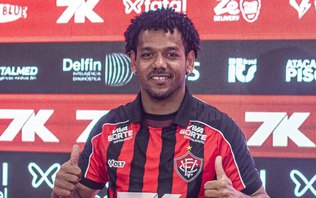 Romarinho vai e volta sobre acerto com Corinthians e causa risos
