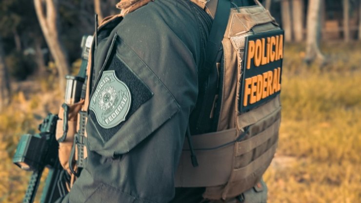 PF prende sete policiais suspeitos de ligação com facções no Rio