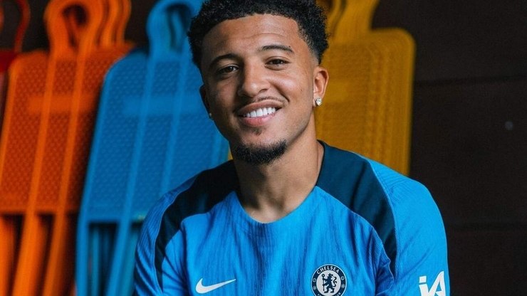Sem clube, ex-seleção inglesa usa camisa de CR7 para treinar na 10ª divisão