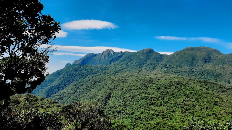 A Serra do Mar e parte da área que compreende a travessia Alfa Ômega