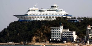 Cruzeiro em terra firme? Conheça hotel em forma de navio