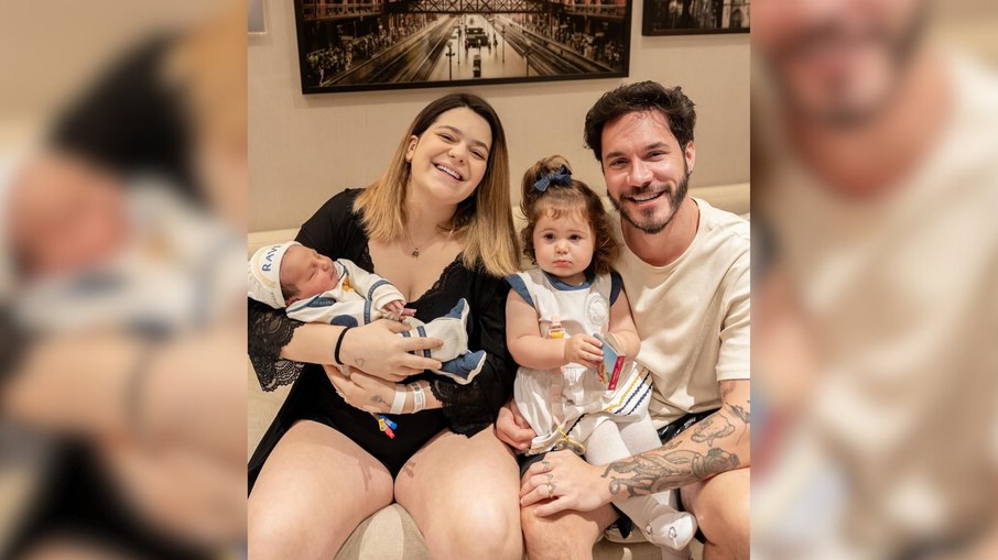 Eliezer surge sorridente em foto em família