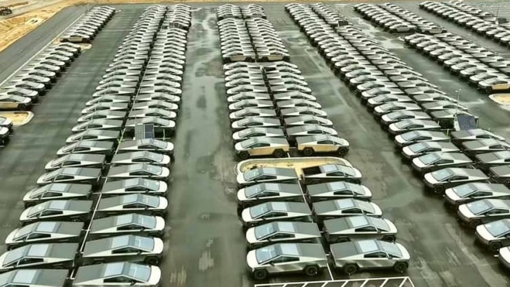Em%20crise%2C%20Tesla%20cria%20%22cemit%C3%A9rio%22%20de%20carros%20n%C3%A3o%20vendidos