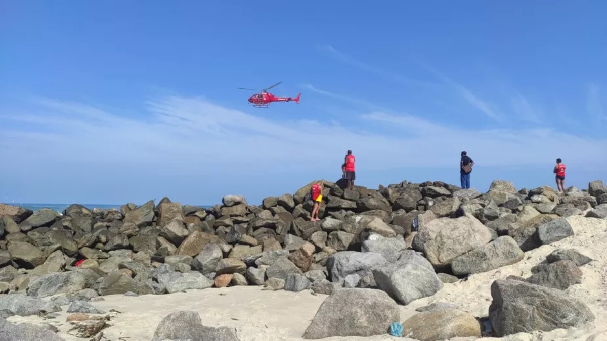 Bombeiros buscam criança desaparecida