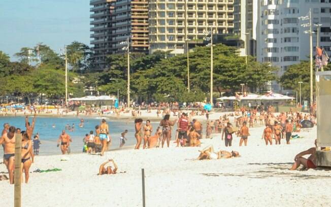 Estudo aponta que verão pode amenizar pandemia, mas efeito não é duradouro Estudo aponta que verão pode amenizar pandemia, mas efeito não é duradouro