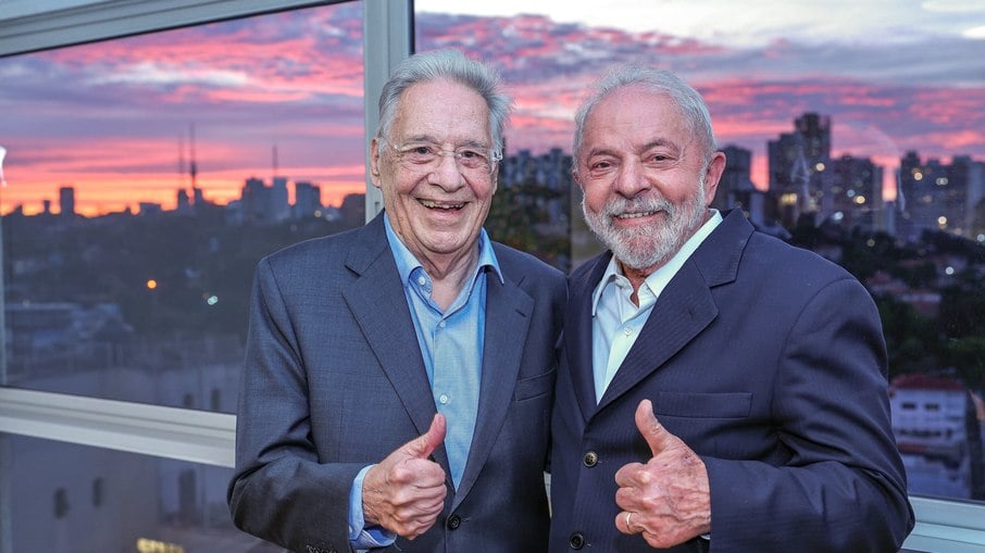 Lula em encontro com o ex-presidente Fernando Henrique Cardoso, em São Paulo